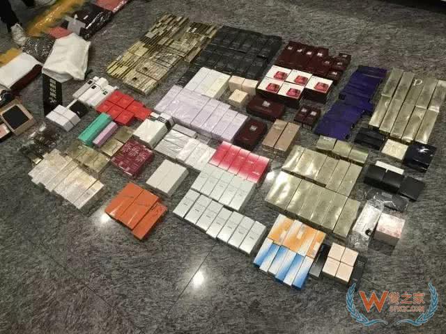 又在機(jī)場抓代購了！蕭山機(jī)場一旅客被查，一開箱子—貨之家